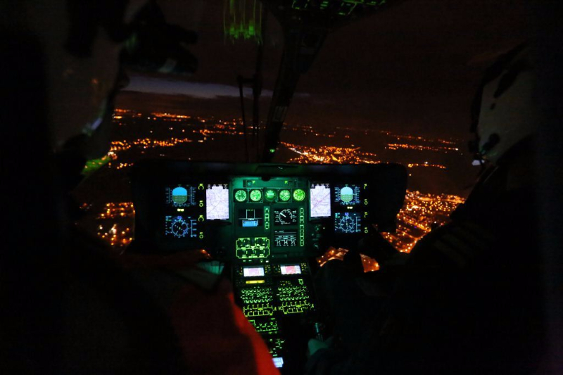 inside-the-aircraft-during-night-flight-3