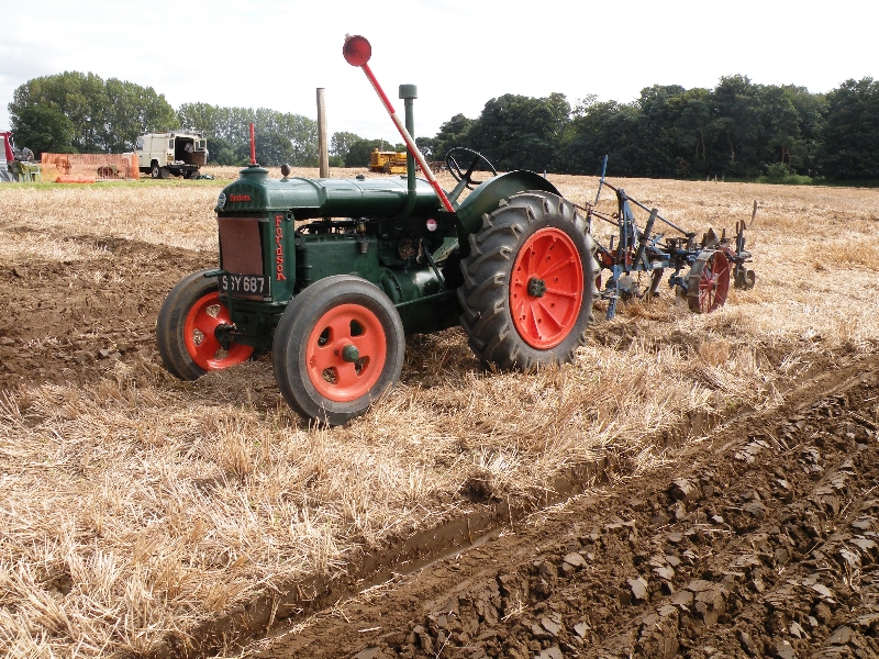 allan-newman-with-his-1944-fordson-standard-n-with-a-trailing-rslb-no-15-2-furrow-plough-3