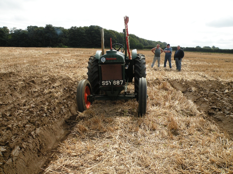 allan-newman-with-his-1944-fordson-standard-n-with-a-trailing-rslb-no-15-2-furrow-plough-4