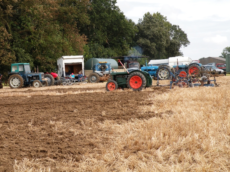 allan-newman-with-his-1944-fordson-standard-n-with-a-trailing-rslb-no-15-2-furrow-plough