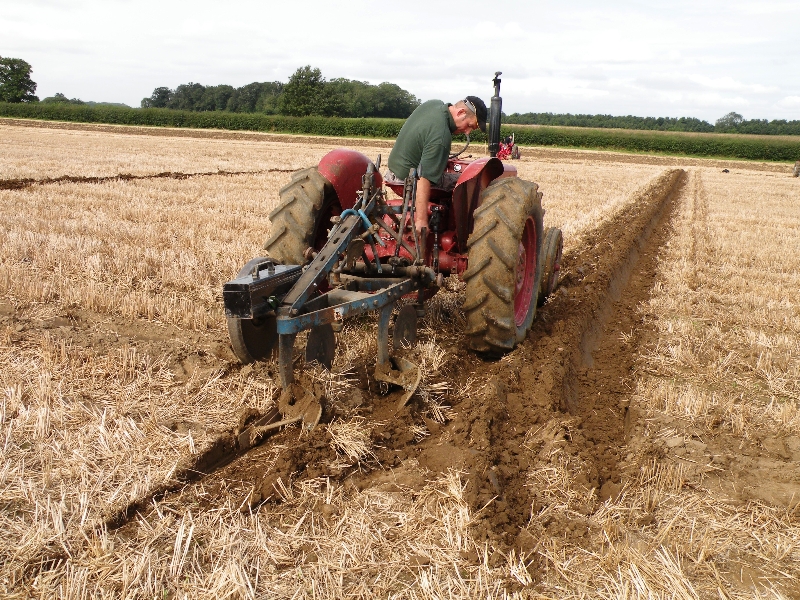 chris-legg-with-his-international-b250-1956-using-a-very-rare-ford-epg3-2-furrow-plough-3