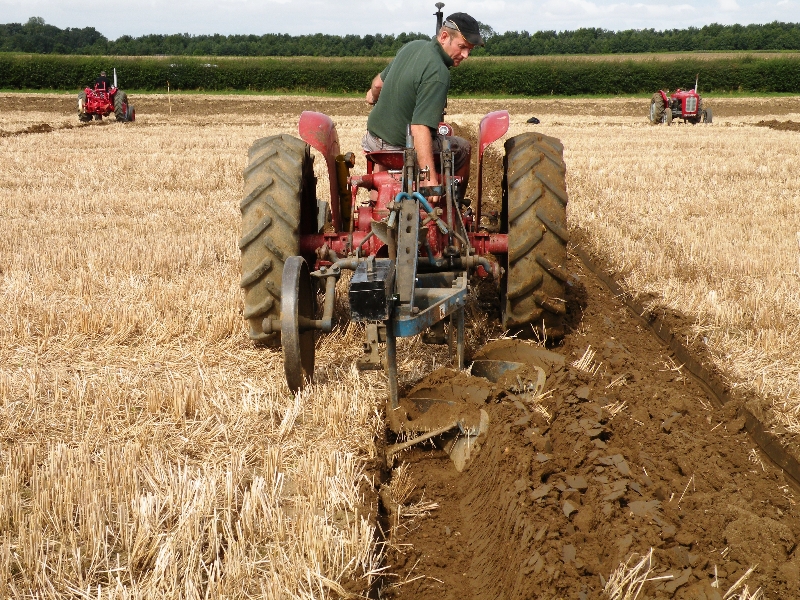 chris-legg-with-his-international-b250-1956-using-a-very-rare-ford-epg3-2-furrow-plough-6