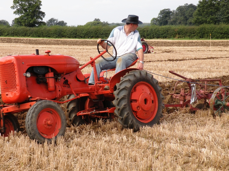 daniel-mycock-on-his-1950-allis-chalmers-b-pulling-an-oliver-2-furrow-trailing-plough-2