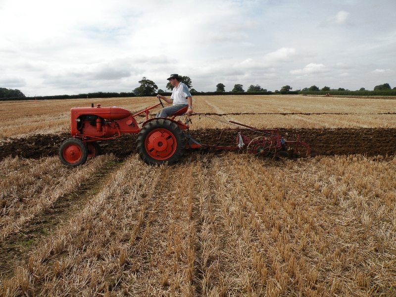 daniel-mycock-on-his-1950-allis-chalmers-b-pulling-an-oliver-2-furrow-trailing-plough-3