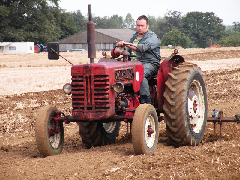 mathew-hoy-on-gordon-carson-bryan-bebas-1961-international-b275-working-for-the-first-time-in-20-years-with-a-tine-ransome-cultivator-6