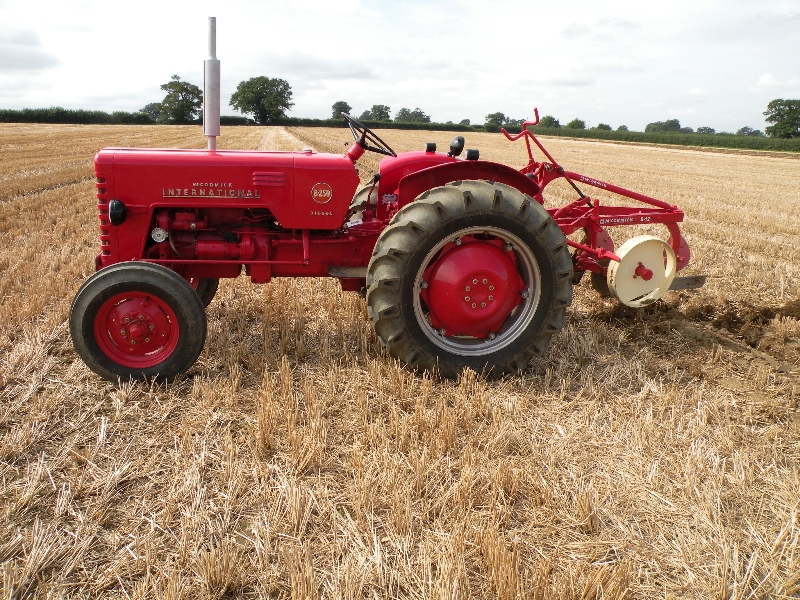 n-albertons-1956-international-b250-with-his-b12-2-furrow-plough-2