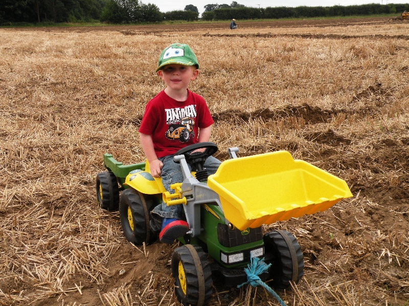 young-finley-creasey-aged-2-proud-to-be-on-his-john-deere-40-20-fitted-with-a-front-loading-and-pulling-his-trailer-2